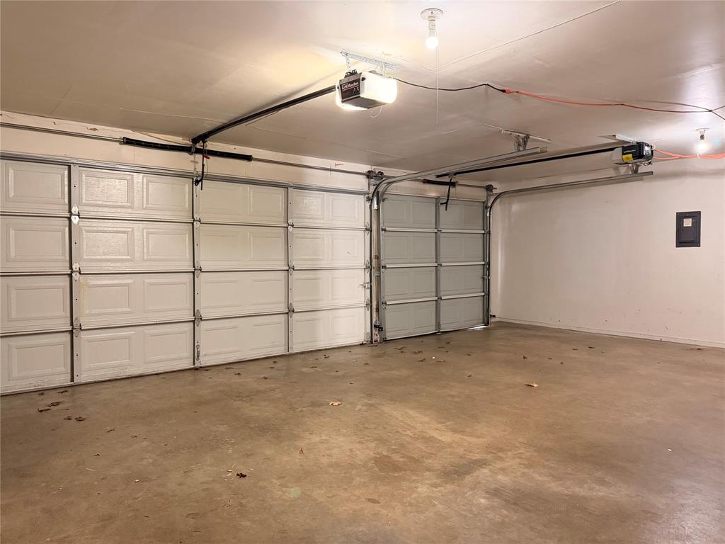 4737 Thunder Road Dallas, TX 75244 - Photo 15 of 17 a view of a garage