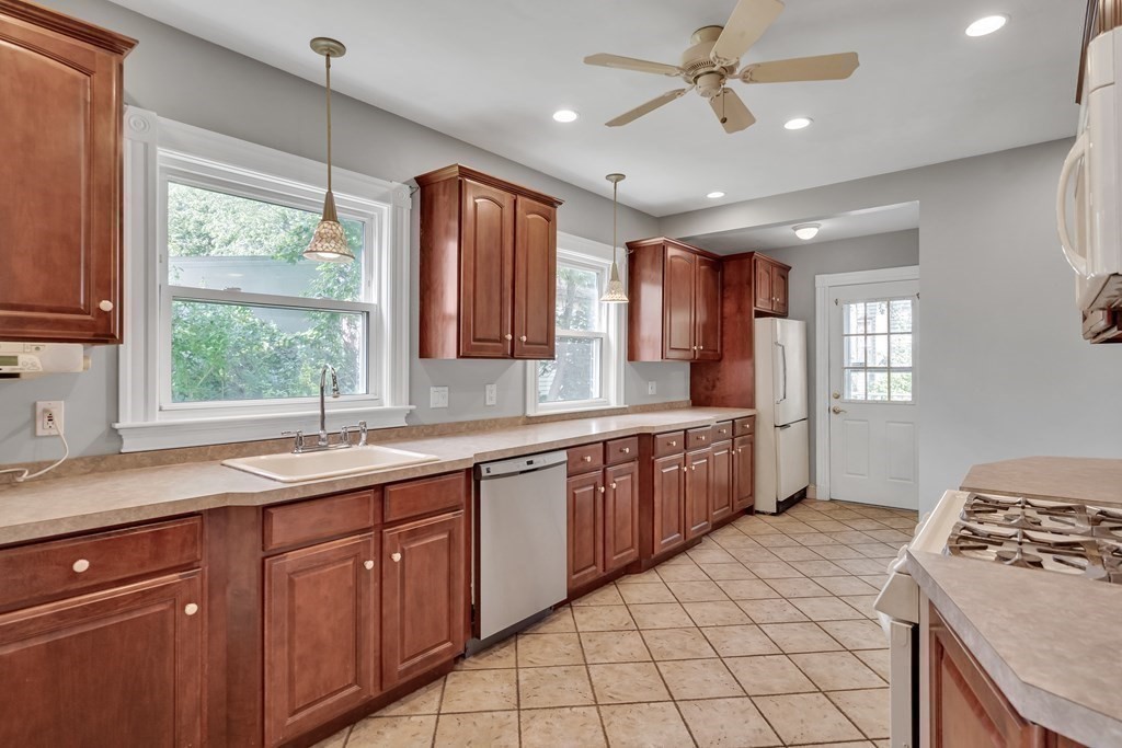 148 Ruskindale Road Boston, MA 02136 - Photo 4 of 21 Gallery Image 4