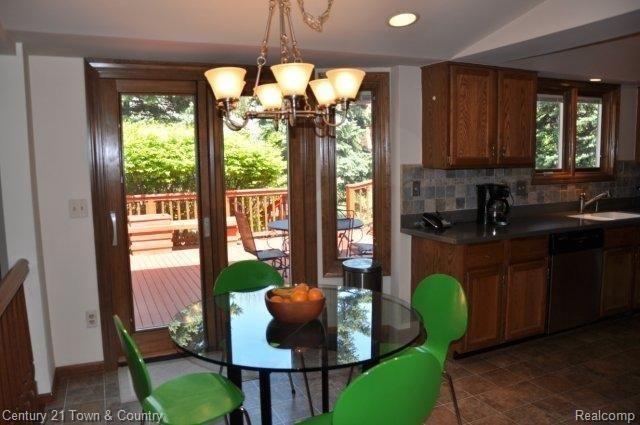 1090 Springwood Lane Rochester, MI 48309 - Photo 9 of 25 Eat-in kitchen