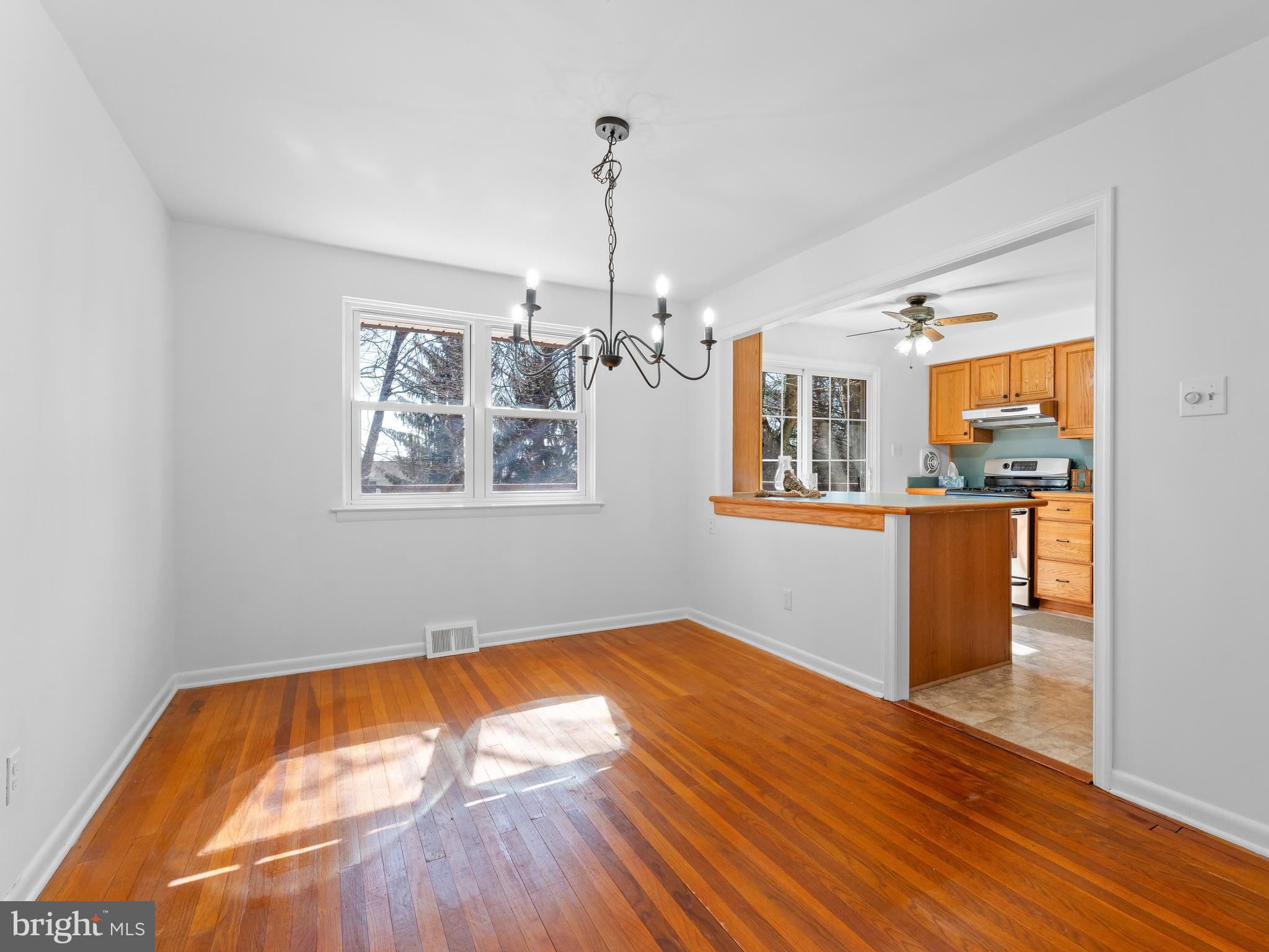 2437 Weir Road Aston, PA 19014 - Photo 5 of 25