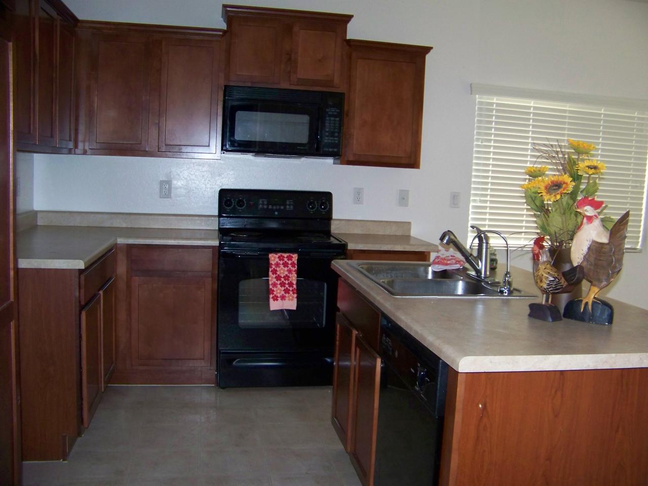 5419 West Carson Road Laveen, AZ 85339 - Photo 4 of 14 Kitchen with island