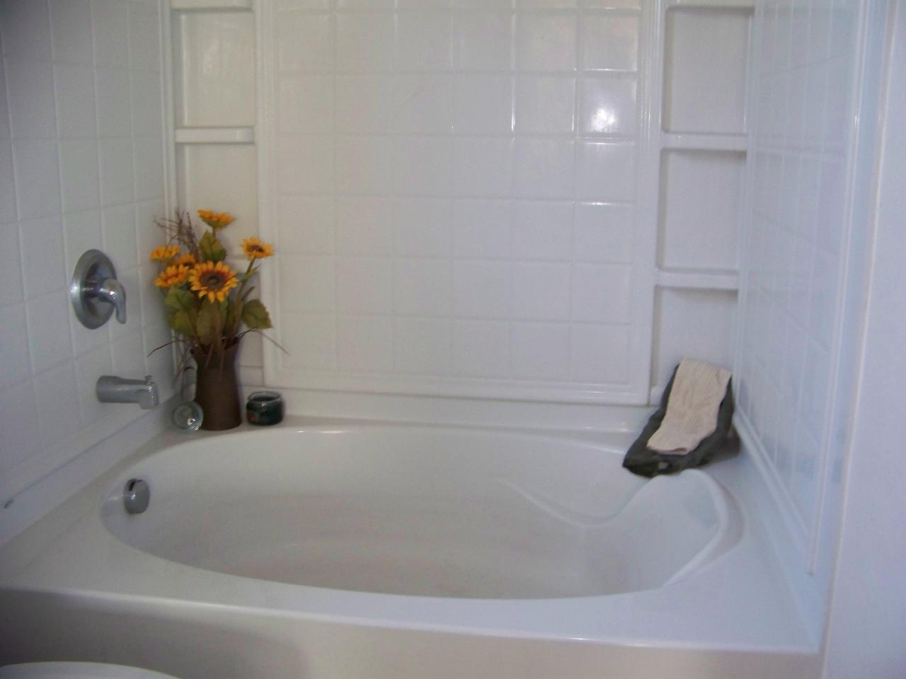 5419 West Carson Road Laveen, AZ 85339 - Photo 7 of 14 Master bathroom with large soaking tub
