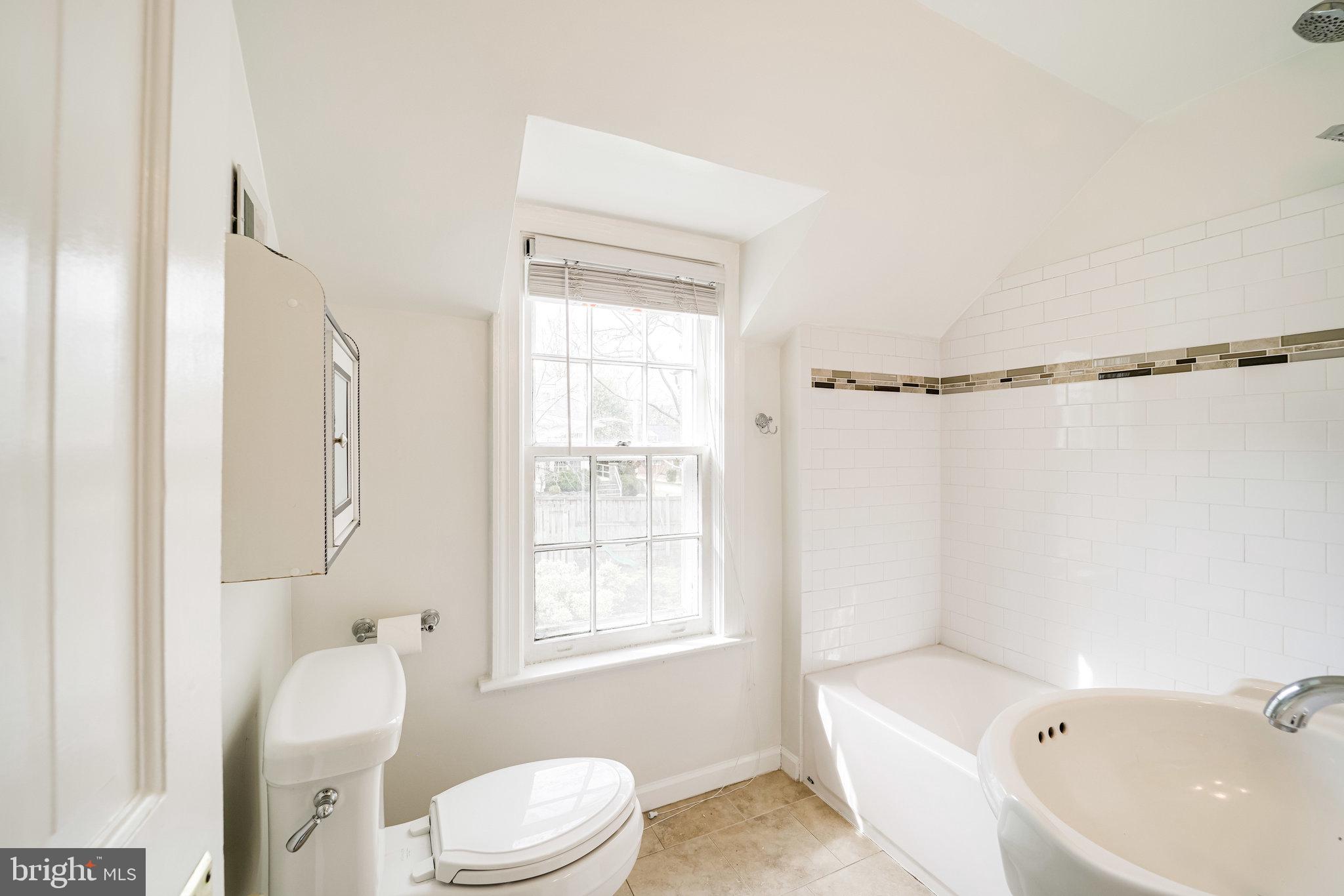 6016 Fort Hunt Road Alexandria, VA 22307 - Photo 27 of 69 Full Bath