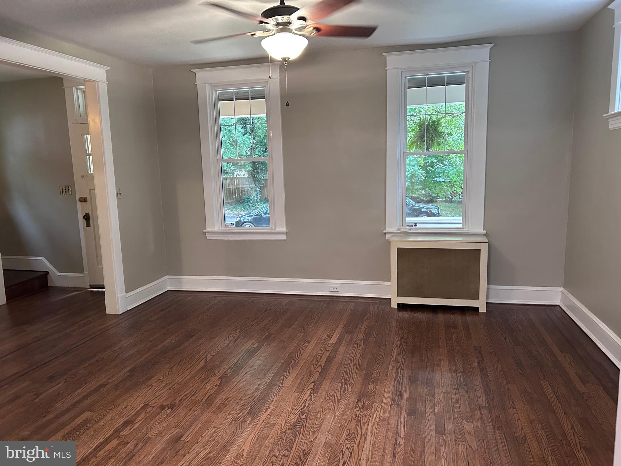 5108 Norwood Road Baltimore, MD 21212 - Photo 8 of 32 Living Room
