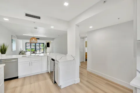 $579,000 | 501 Seafarer Circle, Unit 204, Jupiter, FL 33477