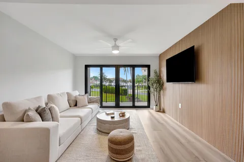 $579,000 | 501 Seafarer Circle, Unit 204, Jupiter, FL 33477