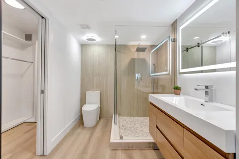 $579,000 | 501 Seafarer Circle, Unit 204, Jupiter, FL 33477