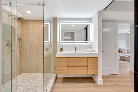 $579,000 | 501 Seafarer Circle, Unit 204, Jupiter, FL 33477