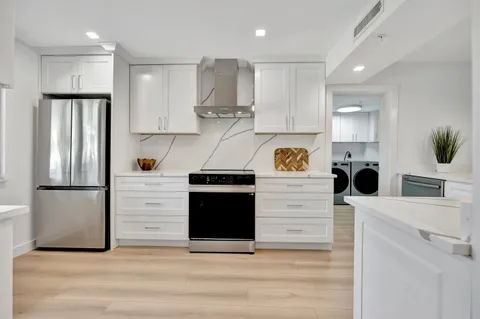 $579,000 | 501 Seafarer Circle, Unit 204, Jupiter, FL 33477