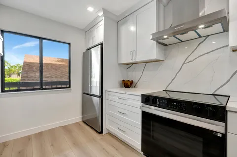 $579,000 | 501 Seafarer Circle, Unit 204, Jupiter, FL 33477