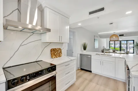 $579,000 | 501 Seafarer Circle, Unit 204, Jupiter, FL 33477