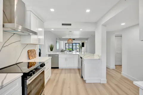 $579,000 | 501 Seafarer Circle, Unit 204, Jupiter, FL 33477