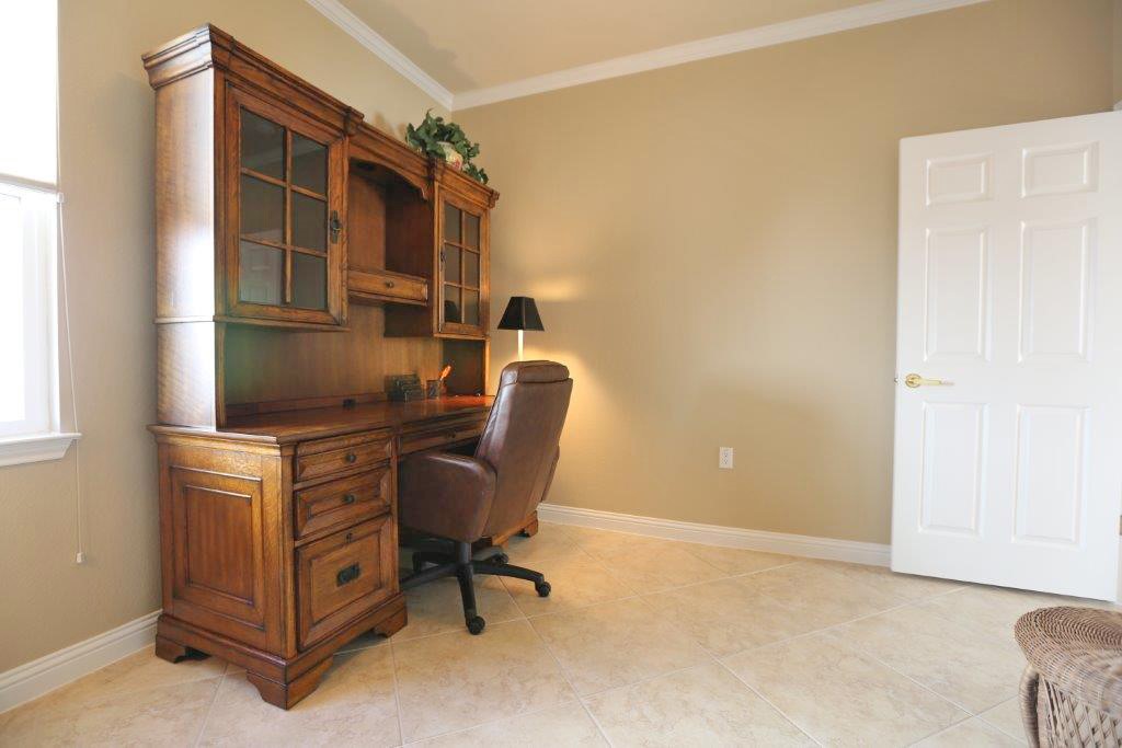 109 Ranier Lane Georgetown, TX 78633 - Photo 13 of 18 An inviting study, perfect for productive work or quiet contemplation.