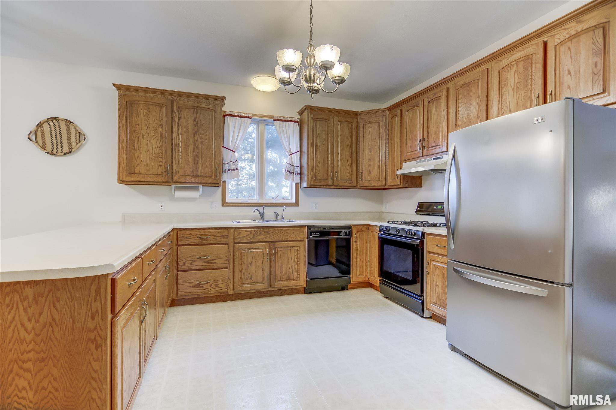 2501 Parsley Lane Springfield, IL 62711 - Photo 12 of 36 Gallery Image 12