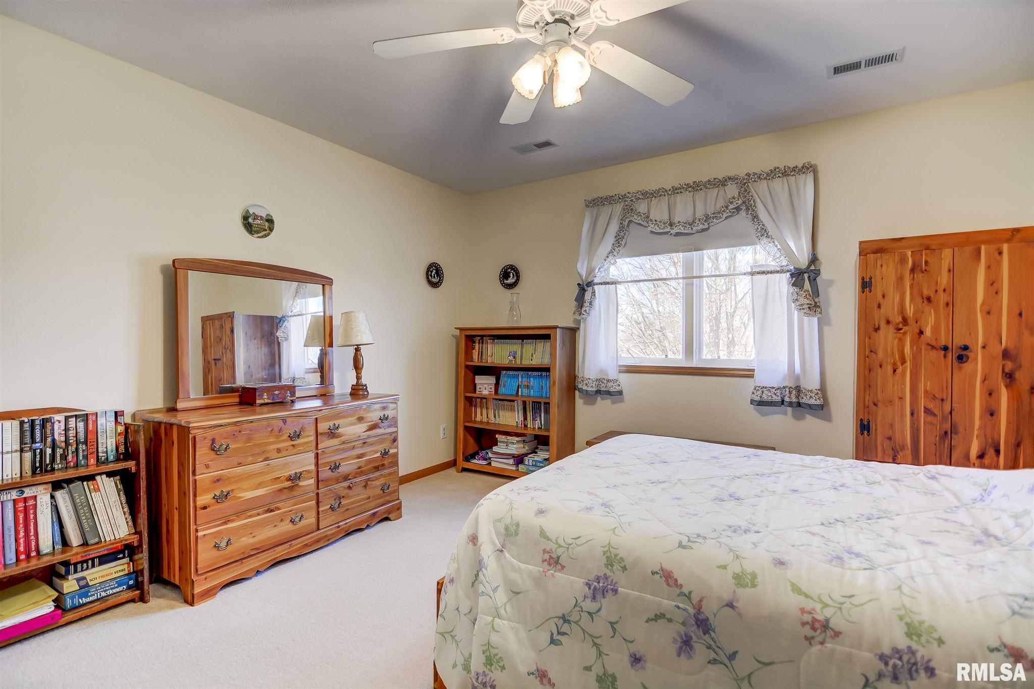 2501 Parsley Lane Springfield, IL 62711 - Photo 33 of 36 Gallery Image 33