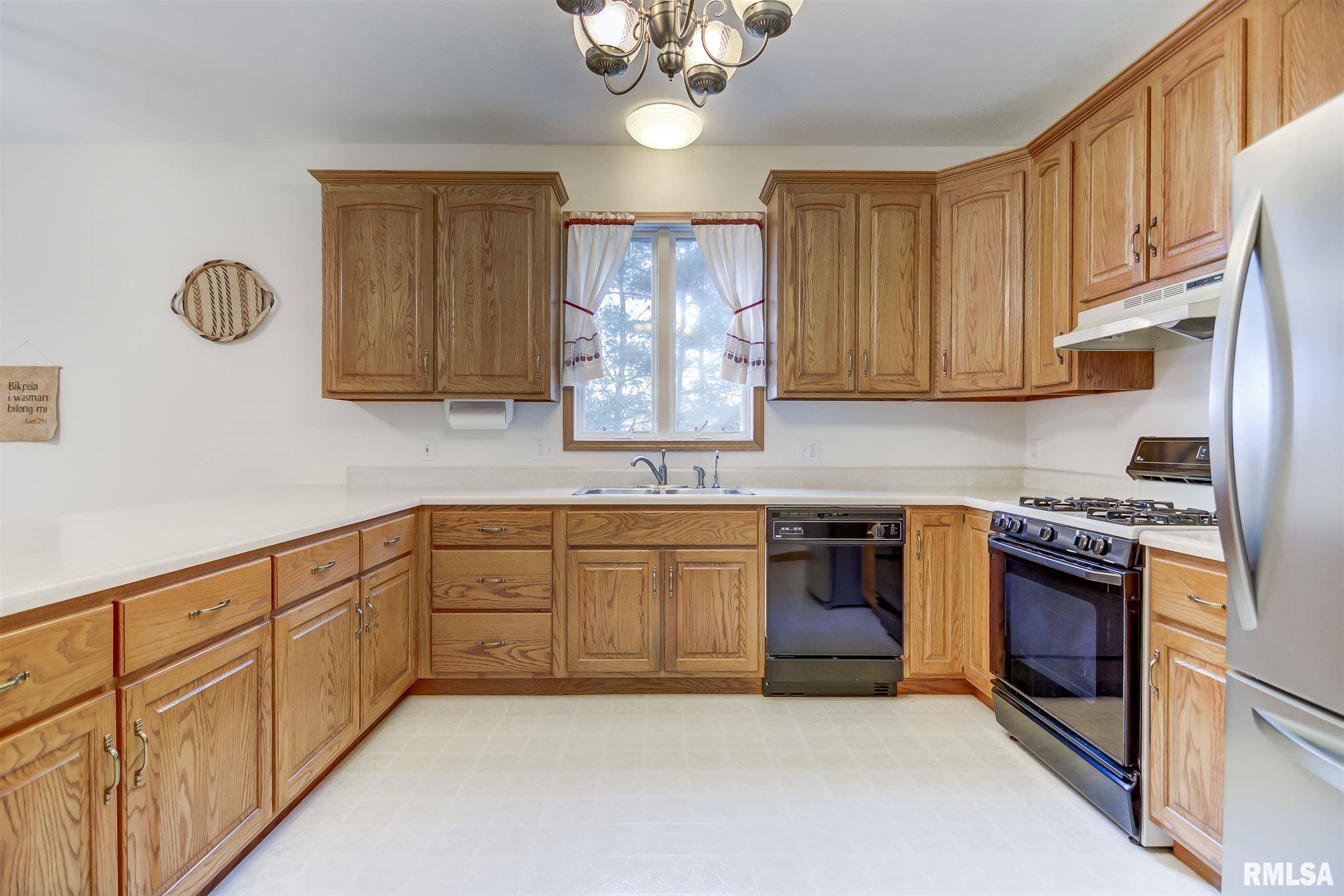 2501 Parsley Lane Springfield, IL 62711 - Photo 10 of 36 Gallery Image 10