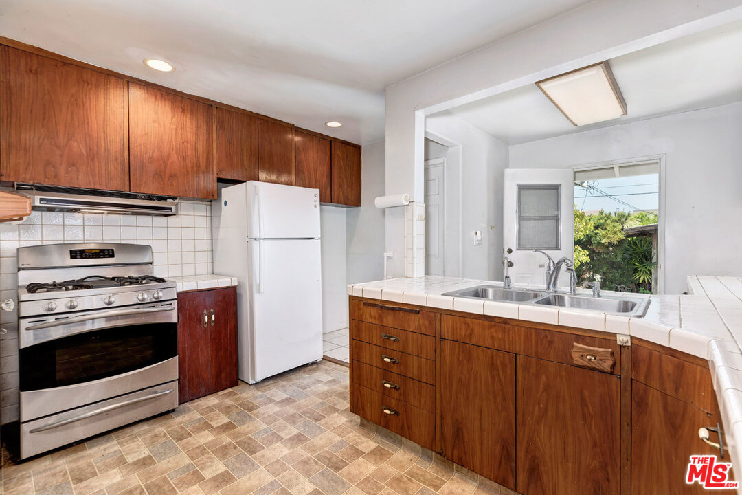 2601 26th Street Santa Monica, CA 90405 - Photo 11 of 30