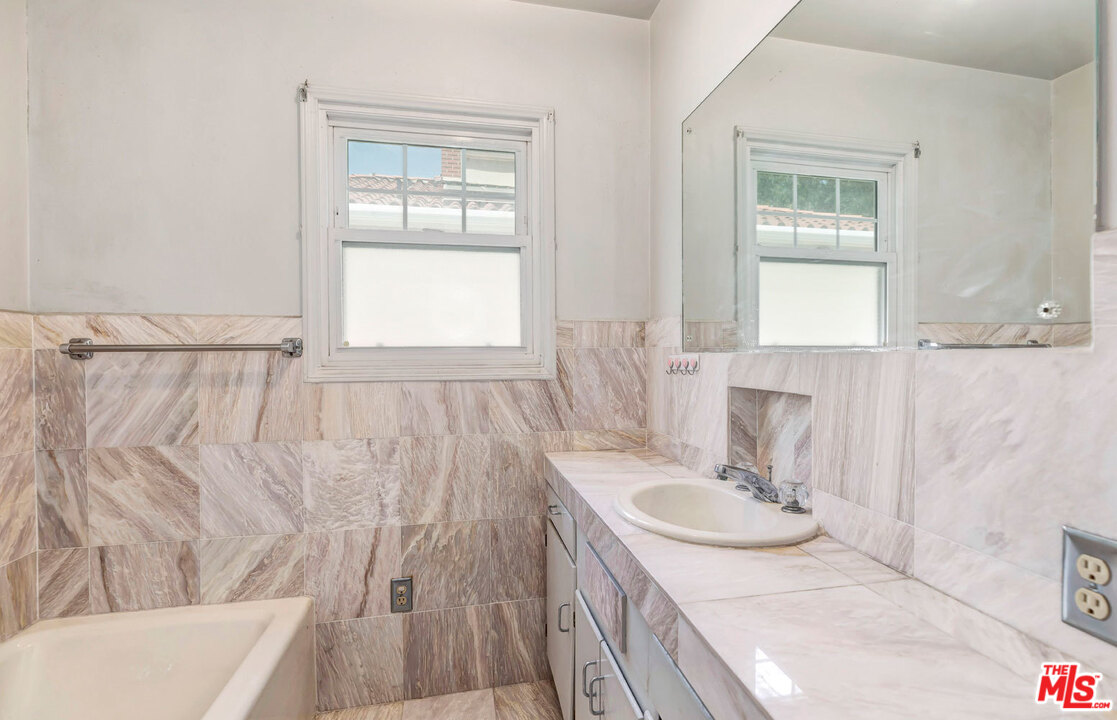 2601 26th Street Santa Monica, CA 90405 - Photo 16 of 30