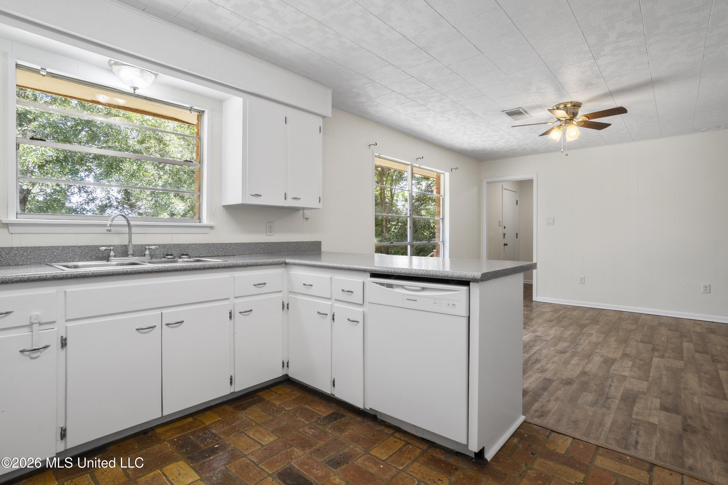 15629 Big Ridge Road Biloxi, MS 39532 - Photo 11 of 31 00010