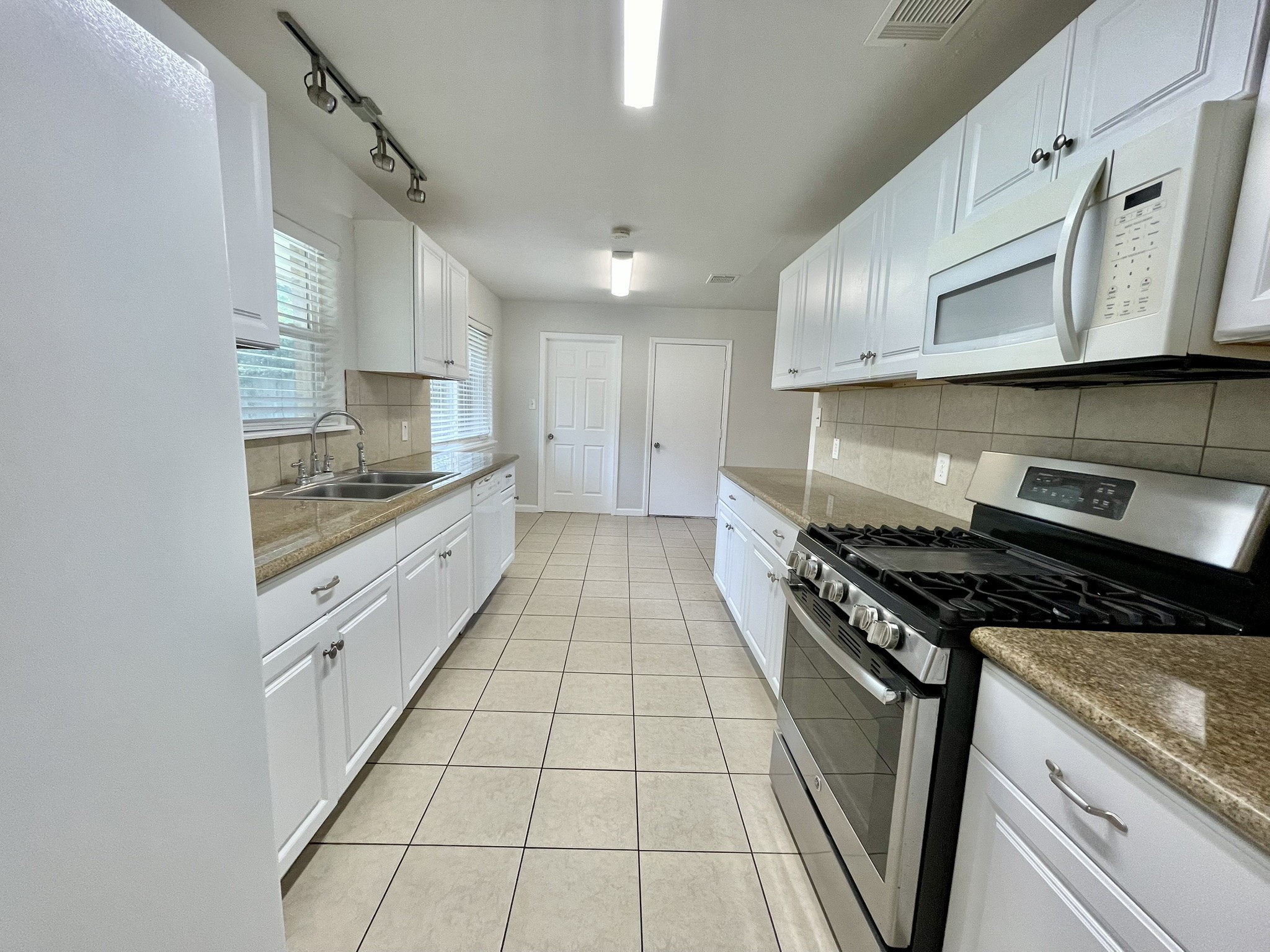 4635 Wild Indigo Street, Unit 497 Houston, TX 77027 - Photo 4 of 20