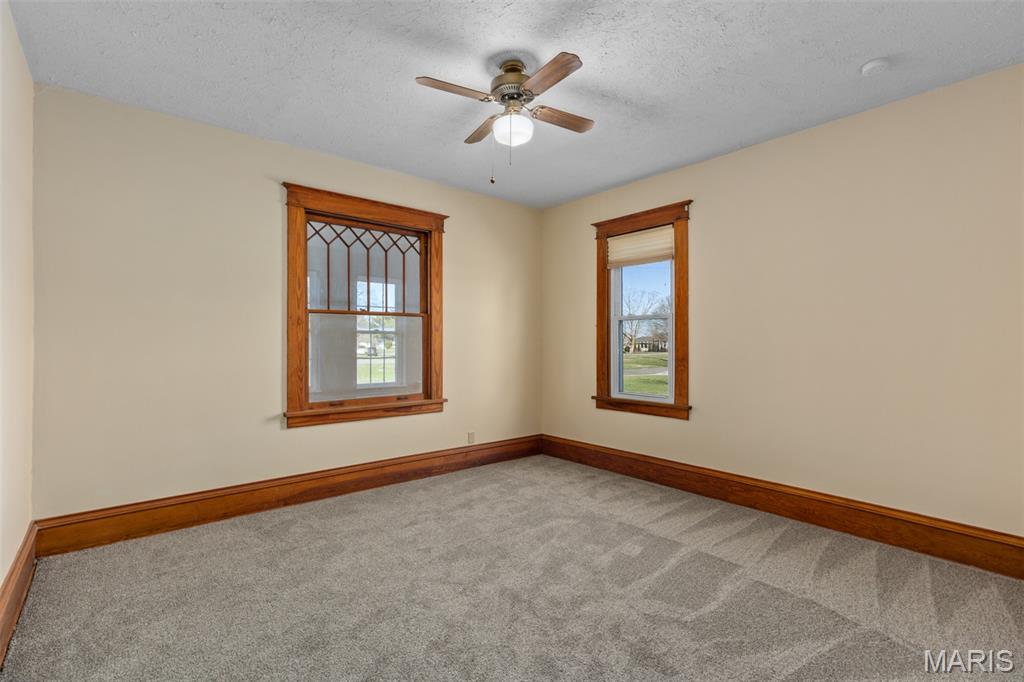 705 North Macoupin Street Gillespie, IL 62033 - Photo 23 of 36