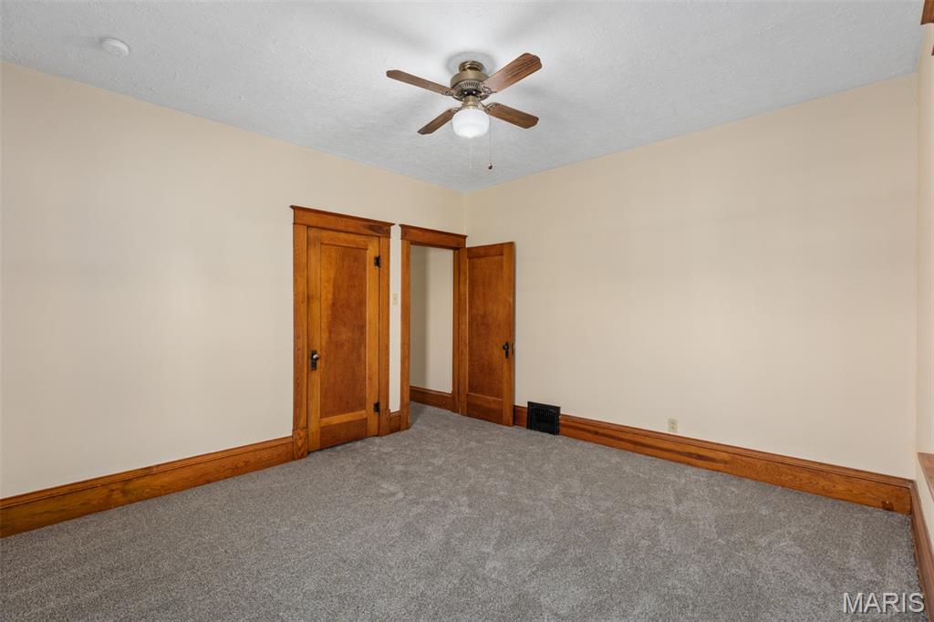 705 North Macoupin Street Gillespie, IL 62033 - Photo 24 of 36