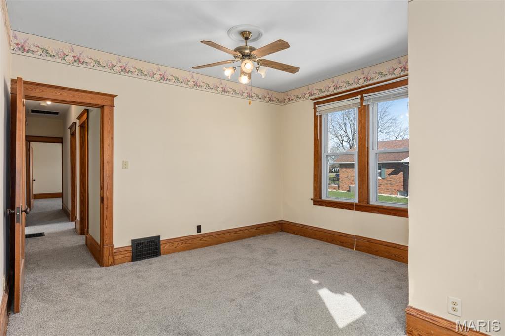 705 North Macoupin Street Gillespie, IL 62033 - Photo 26 of 36