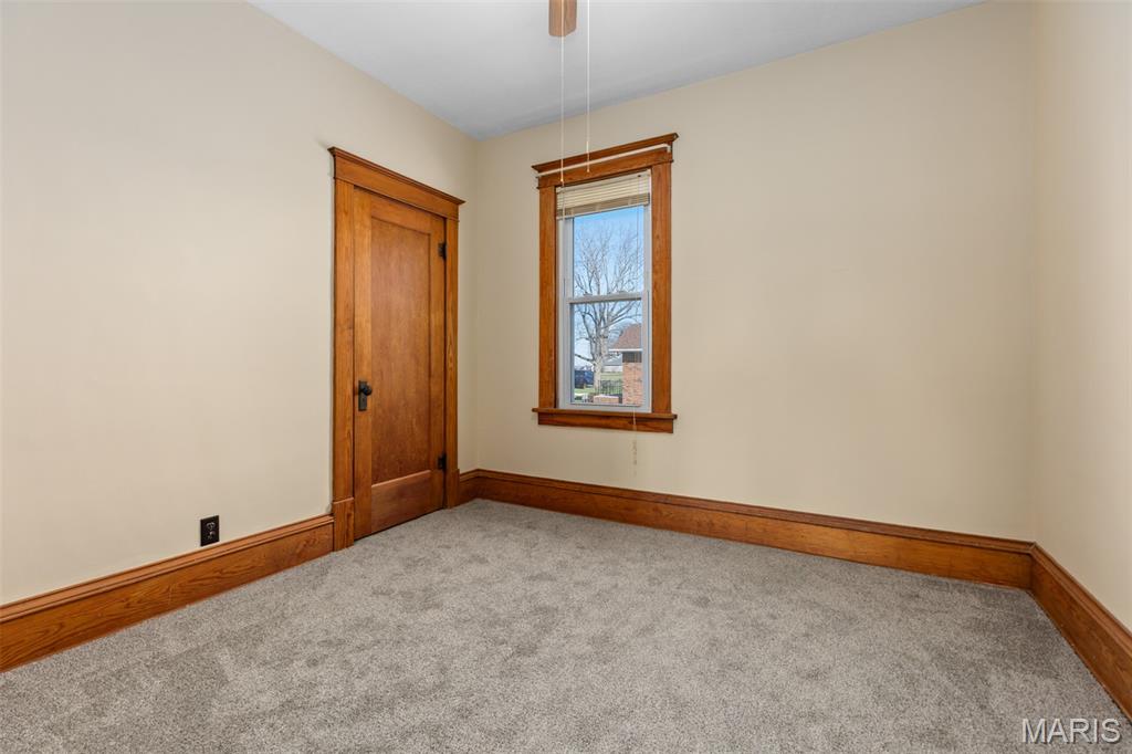 705 North Macoupin Street Gillespie, IL 62033 - Photo 27 of 36