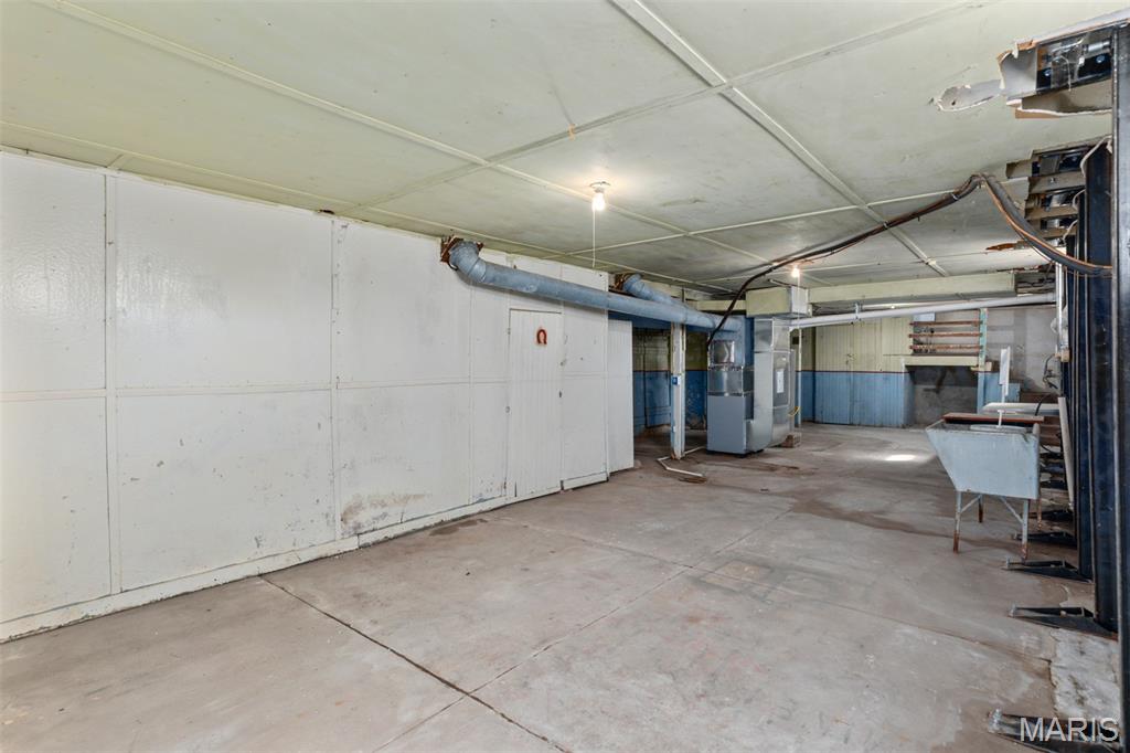 705 North Macoupin Street Gillespie, IL 62033 - Photo 32 of 34