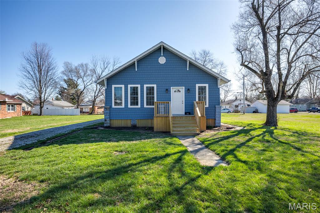 705 North Macoupin Street Gillespie, IL 62033 - Photo 5 of 36