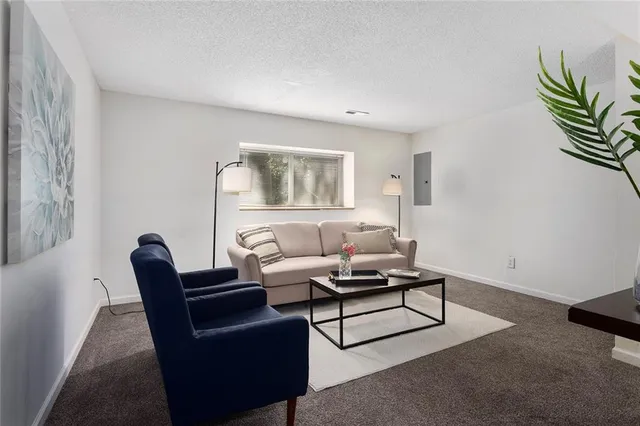 $1,395 | 2900 Northwest Mill Place, Blue Springs, MO 64015