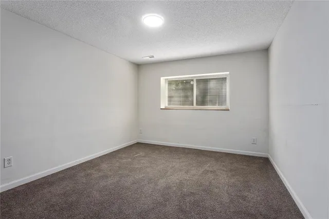 $1,395 | 2900 Northwest Mill Place, Blue Springs, MO 64015