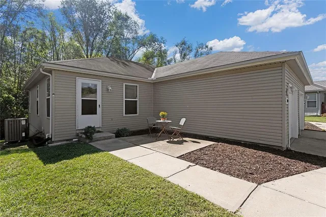 $1,395 | 2900 Northwest Mill Place, Blue Springs, MO 64015