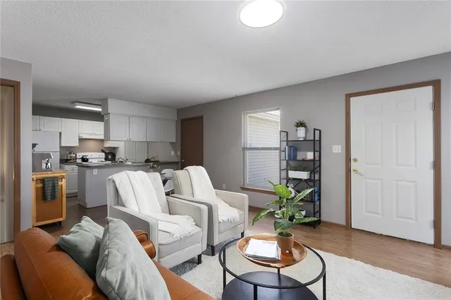 $1,495 | 2900 Northwest Mill Place, Blue Springs, MO 64015