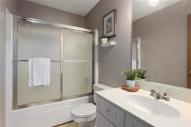 $1,395 | 2900 Northwest Mill Place, Blue Springs, MO 64015