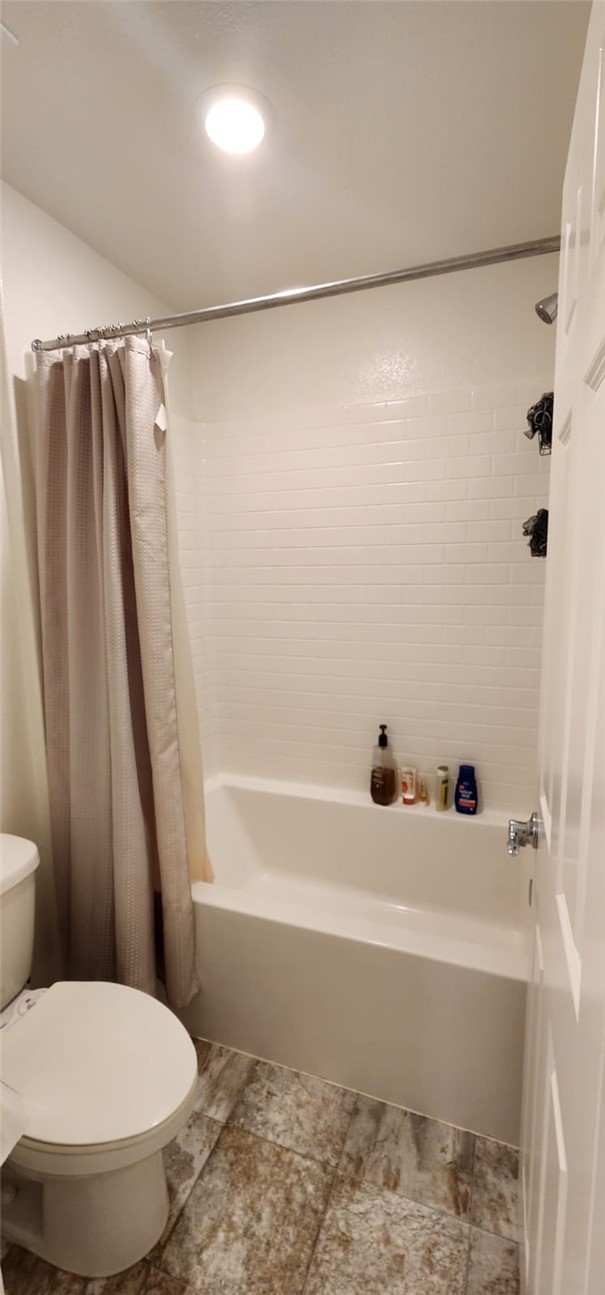 21288 Telegraph Road Riverside, CA 92507 - Photo 32 of 38 Upstairs Bathroom