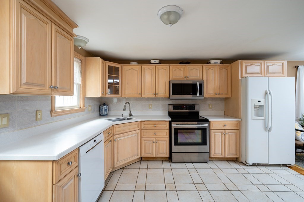 178 Brookwood Road Hanover, MA 02339 - Photo 6 of 22 Gallery Image 6