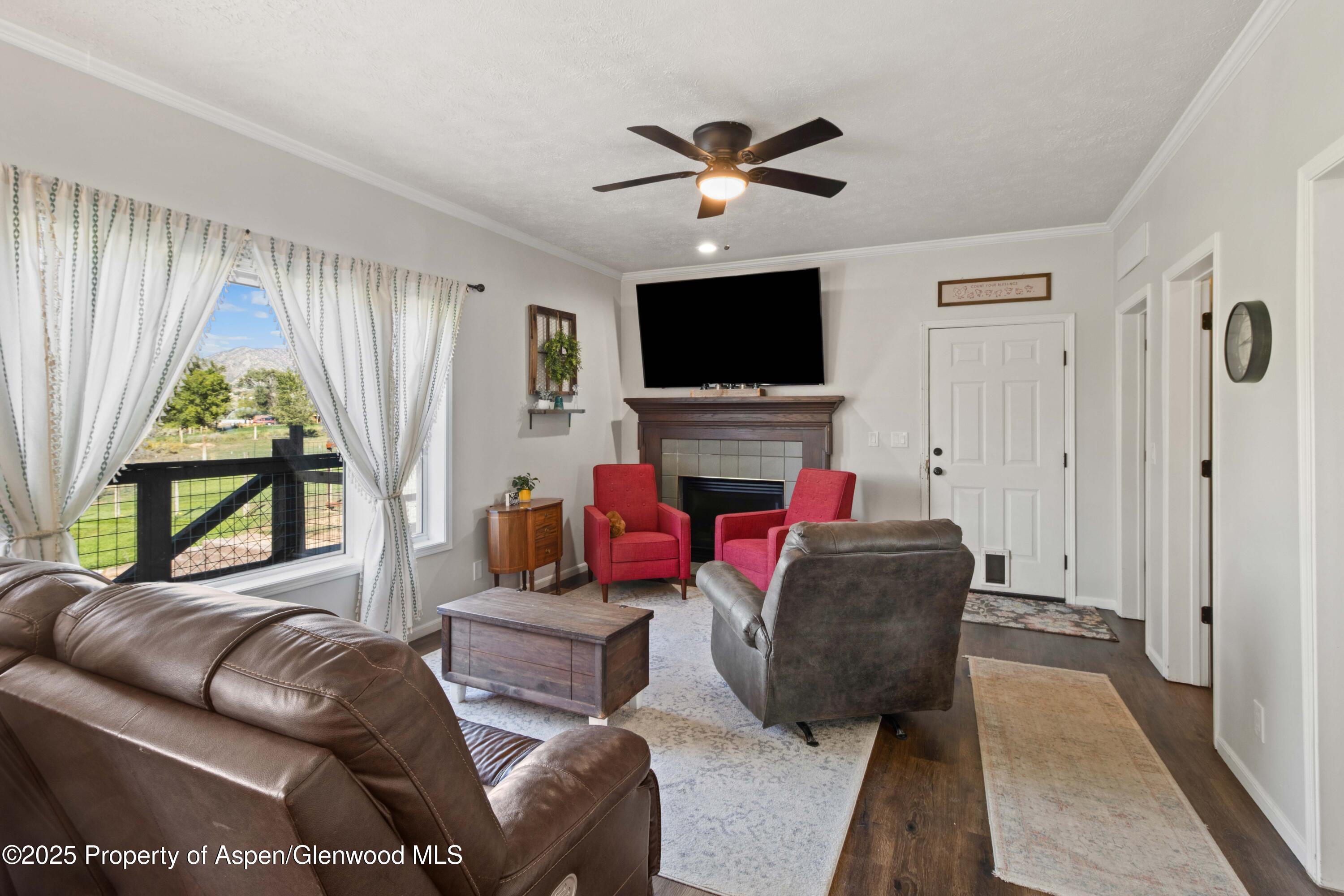 403 Fox Run Road Rifle, CO 81650 - Photo 24 of 42 Living room