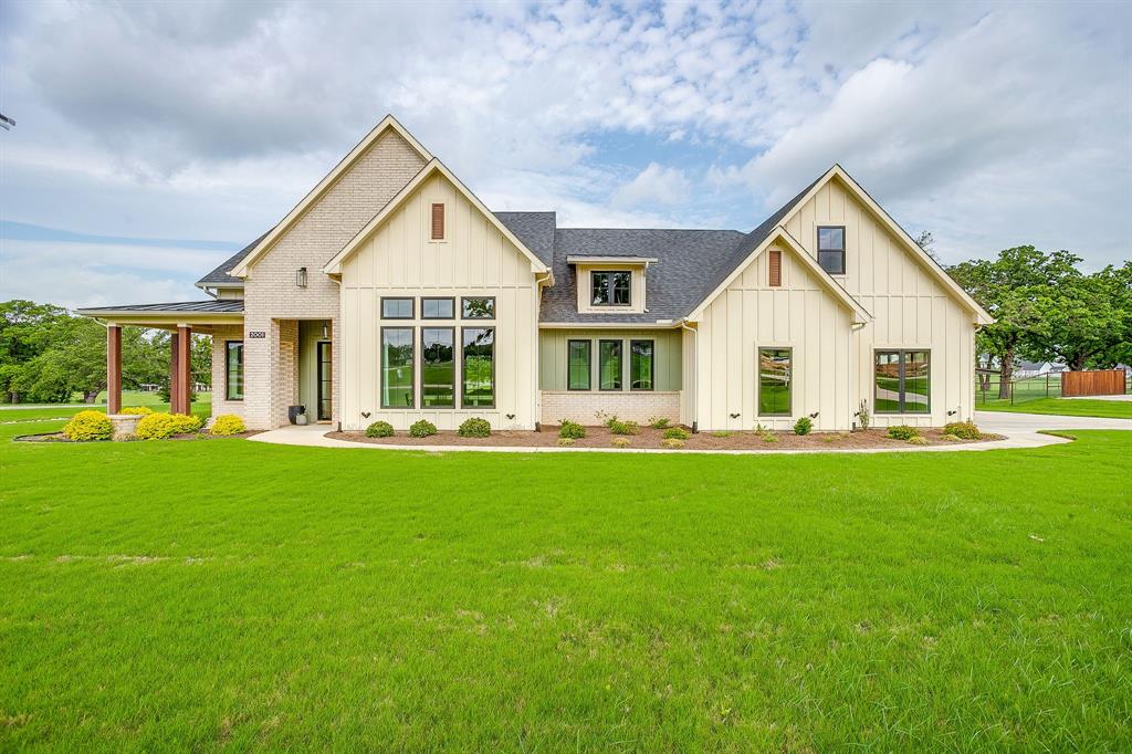 2001 Pinetree Post Weatherford, TX 76087 - Photo 1 of 40