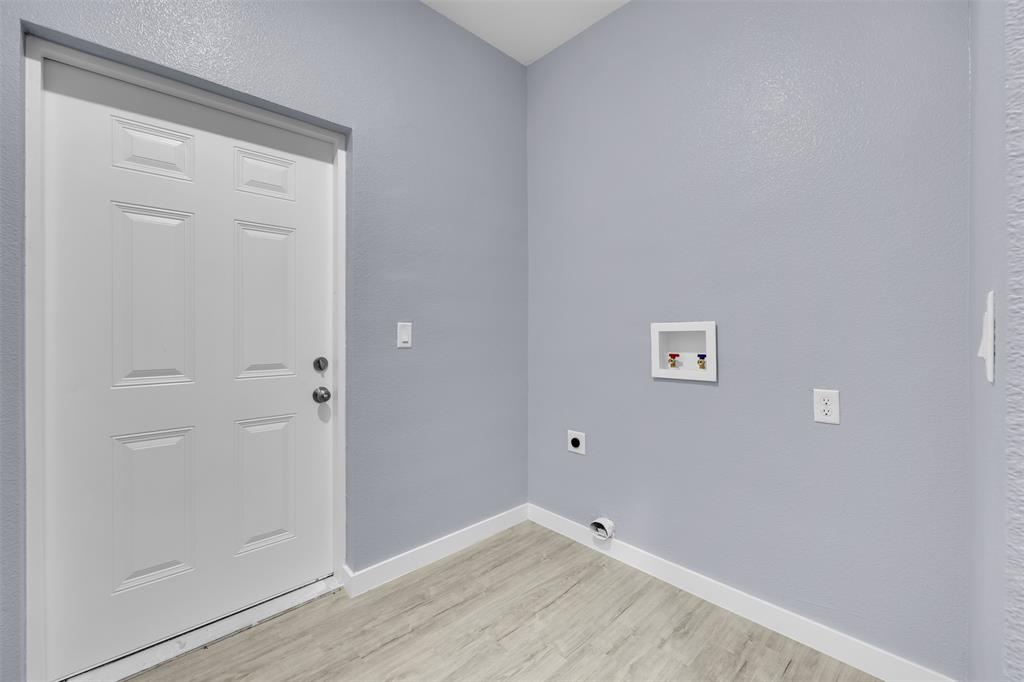 409 Dallas Street Rice, TX 75155 - Photo 23 of 26 a view of room