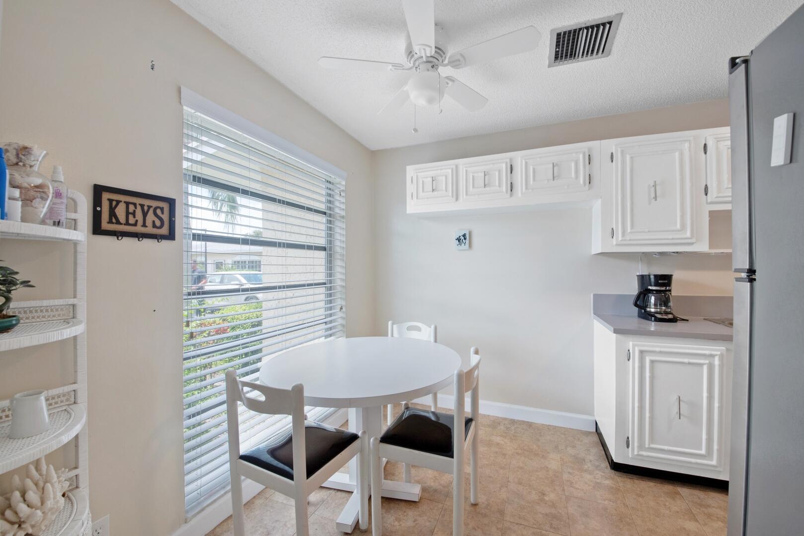 13670 Vía Flora, Unit B Delray Beach, FL 33484 - Photo 10 of 29 Breakfast Nook