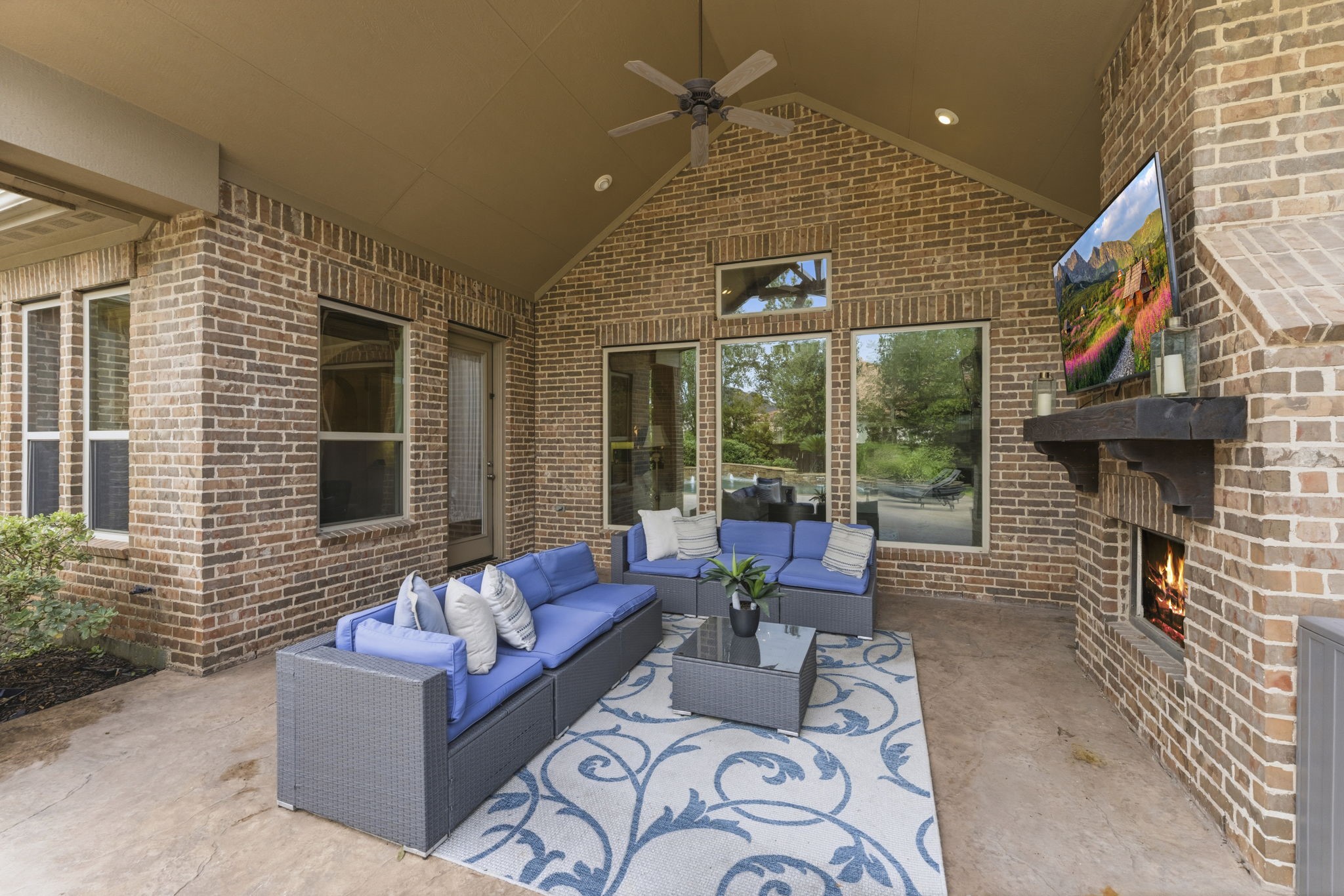 10 Spincaster Drive Spring, TX 77389 - Photo 33 of 38 Expansive outdoor living space for year round entertaining