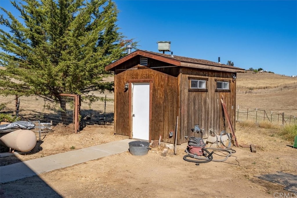 8700 Bee Tree Road Paso Robles, CA 93446 - Photo 67 of 74 a view of a house with a snow in the yard