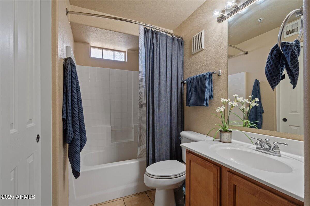 2402 East 5th Street, Unit 1446 Tempe, AZ 85288 - Photo 24 of 36 2nd Ensuite Bathroom