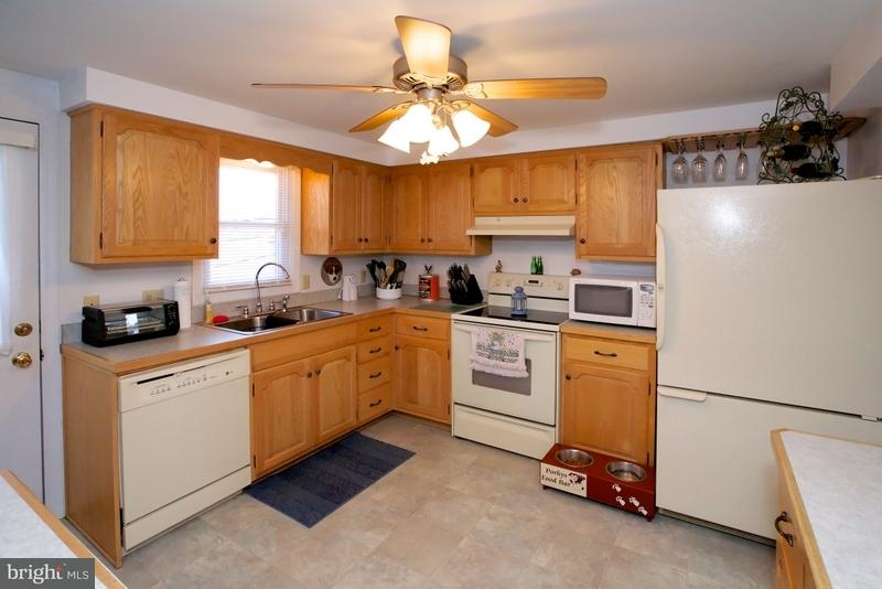 477 Amesbury Road Lancaster, PA 17601 - Photo 3 of 17