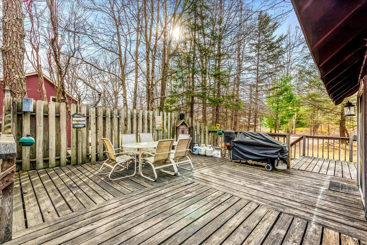 170 Fern Ridge Road Blakeslee, PA 18610 - Photo 8 of 58 23-HomeView_Media-170_Fern_Ridge_Rd.-#23