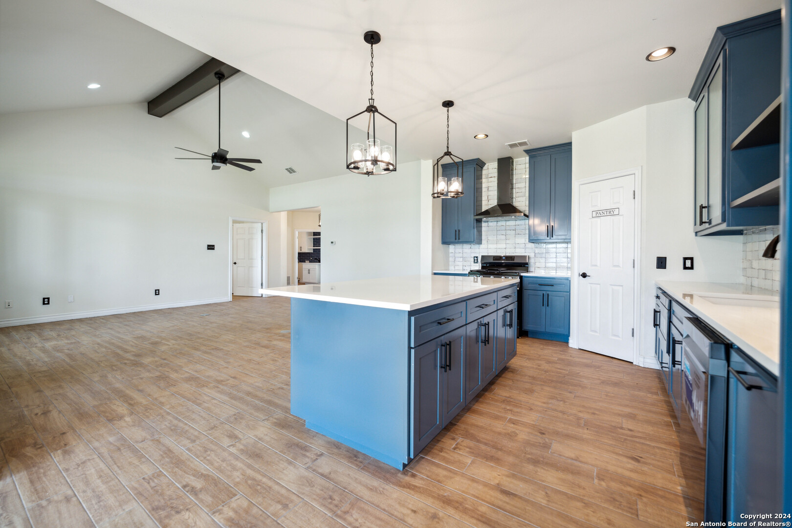 125 Hilltop Circle Mathis, TX 78368 - Photo 6 of 37