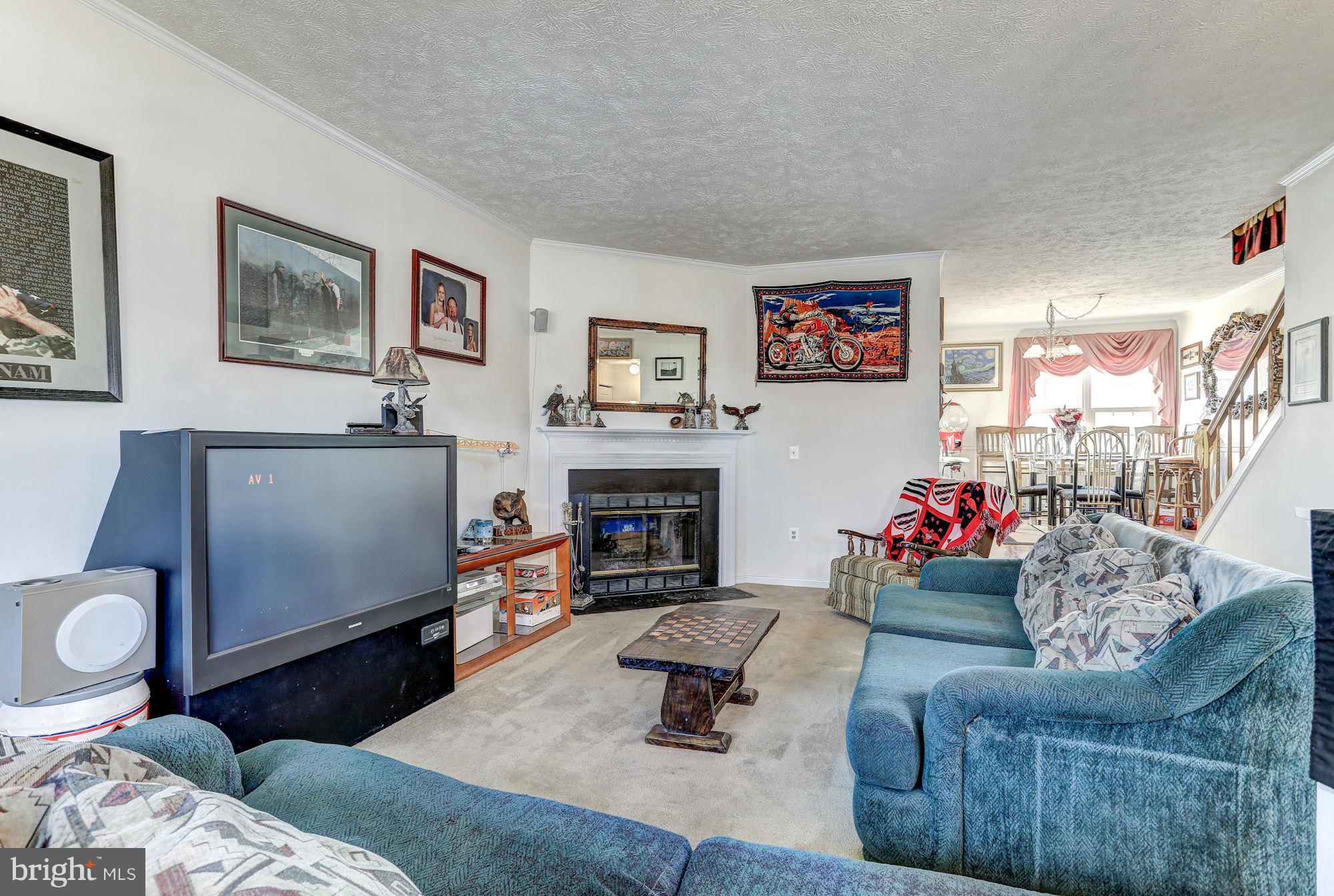 6159 Singletons Way Centreville, VA 20121 - Photo 2 of 11 Living Room