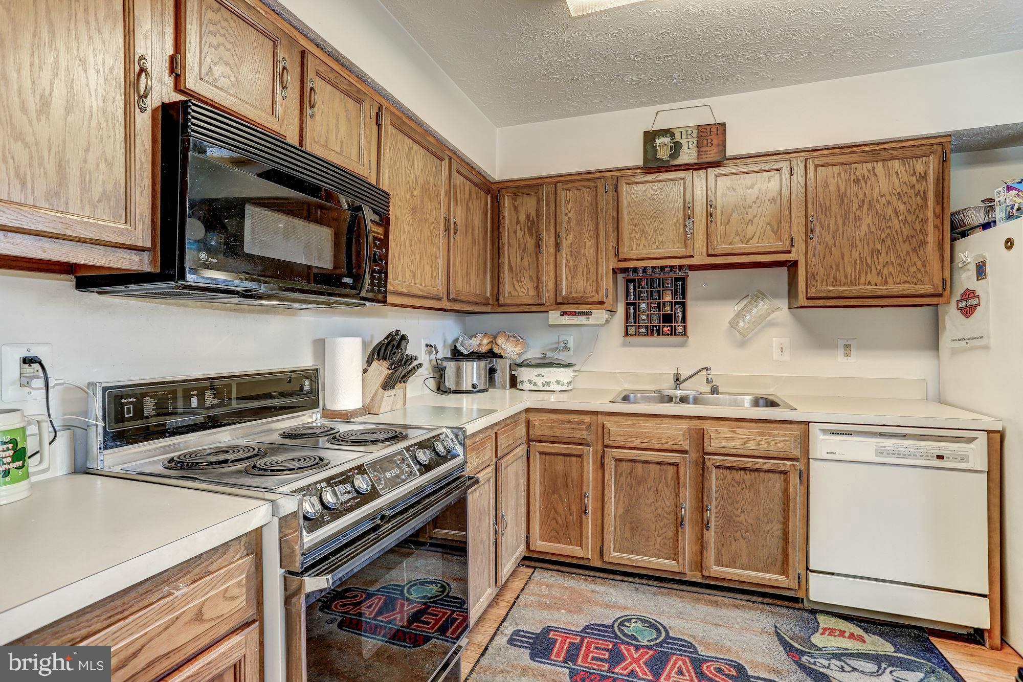 6159 Singletons Way Centreville, VA 20121 - Photo 3 of 11 Kitchen