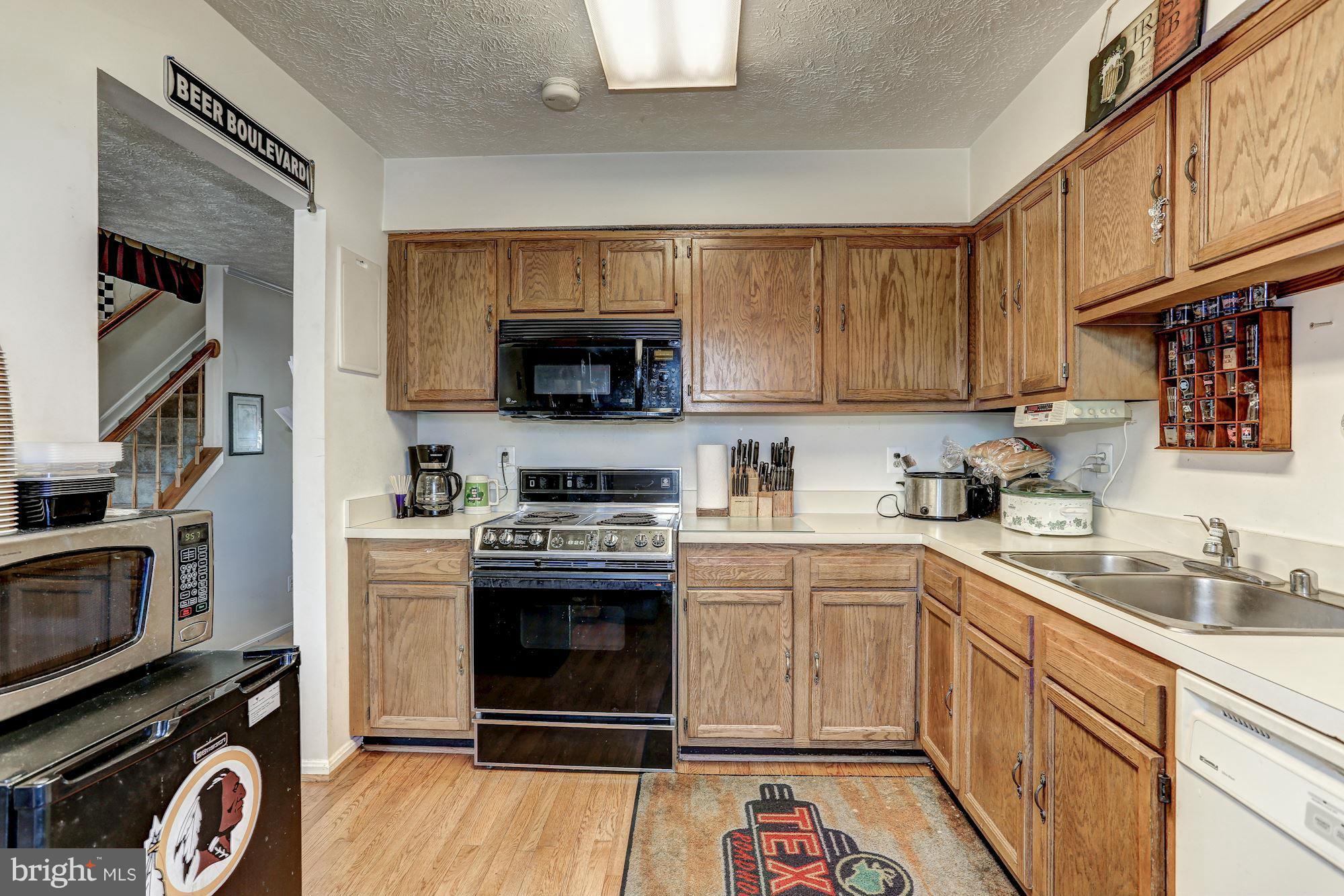 6159 Singletons Way Centreville, VA 20121 - Photo 4 of 11 Kitchen